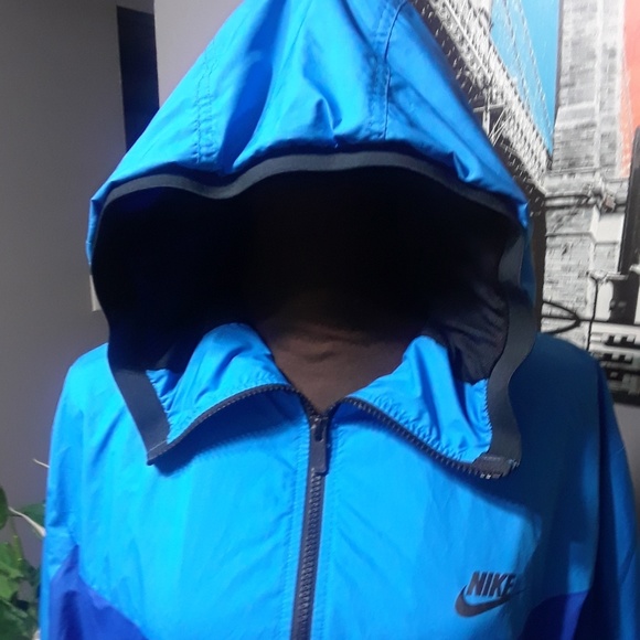 NIKE Jackets & Blazers - NIKE JACKET WINDBRAKER RUNNING GYM L